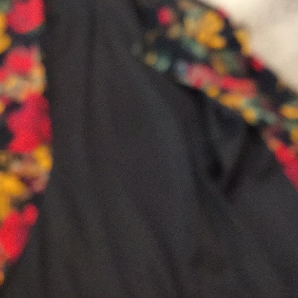 🌺 Pretty Button Front Jacket 🌺 - Picture 4 of 5